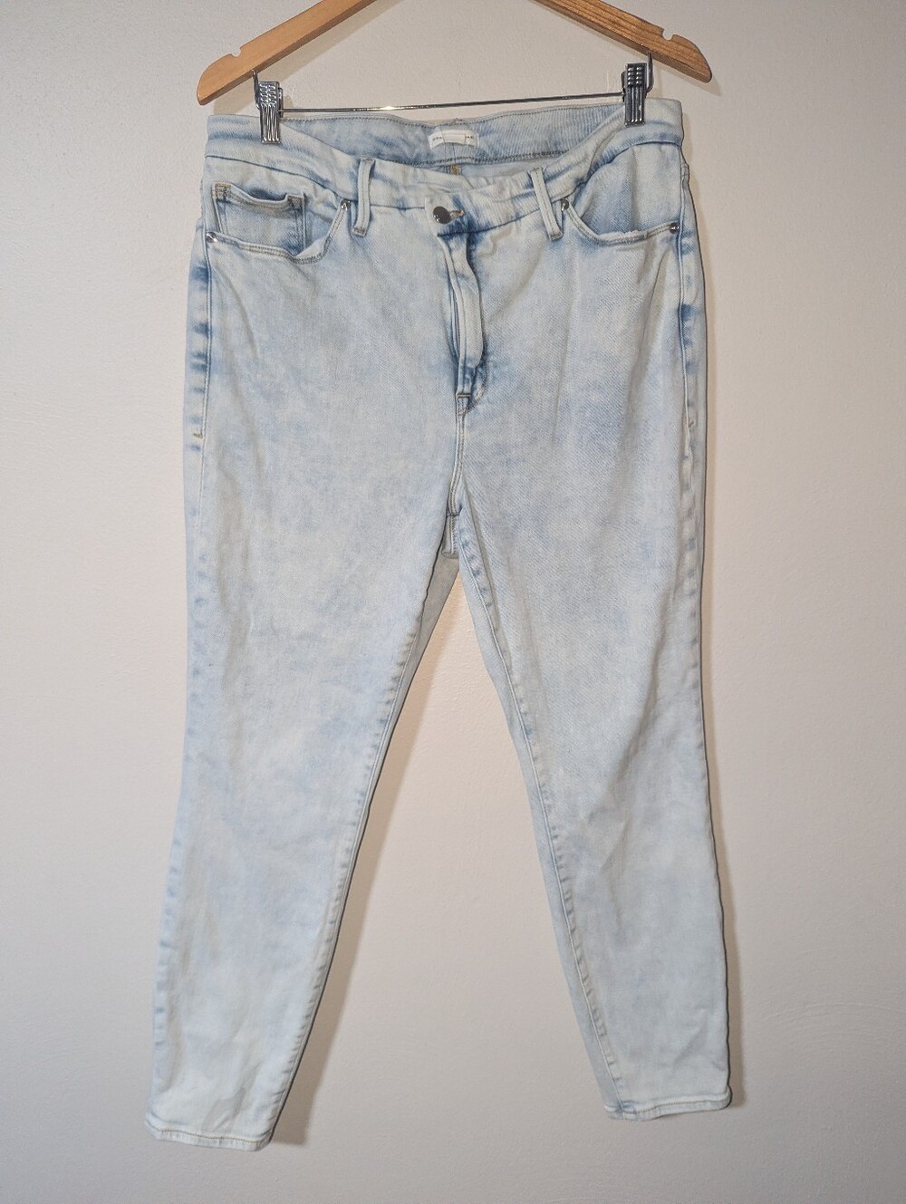 18 Good American Straight Leg Light Wash Jeans